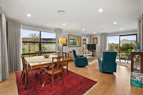 Photo of property in 10 Francis Douglas Drive, Westown, New Plymouth, 4310