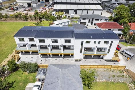 Photo of property in 1/68 Smythe Road, Henderson, Auckland, 0612