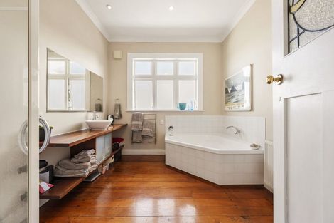 Photo of property in 131 Overtoun Terrace, Hataitai, Wellington, 6021