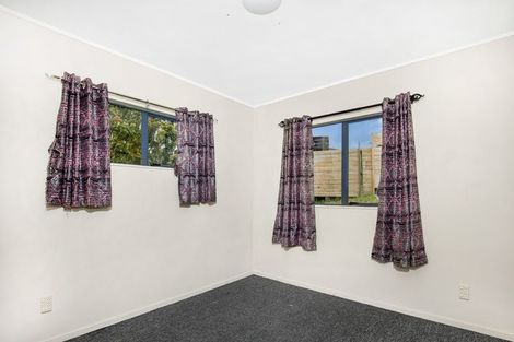 Photo of property in 1/6 Eulogy Place, Randwick Park, Auckland, 2105