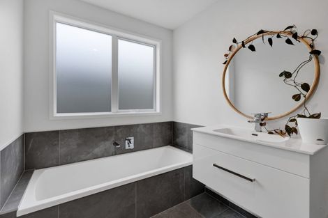 Photo of property in 4 Kakariki Lane, Waiwhakaiho, New Plymouth, 4312