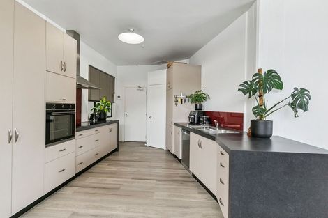 Photo of property in Endeavour Apartments, 18/125u Thorndon Quay, Pipitea, Wellington, 6011