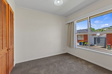 Photo of property in 2/16 Mannering Place, Hillcrest, Auckland, 0627