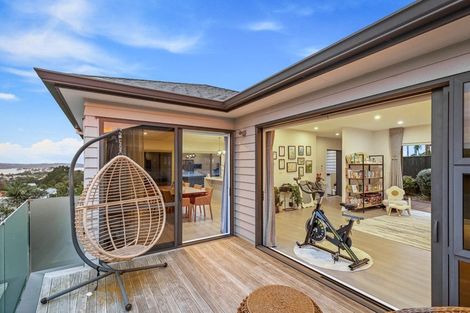 Photo of property in 26a Bernleigh Terrace, West Harbour, Auckland, 0618
