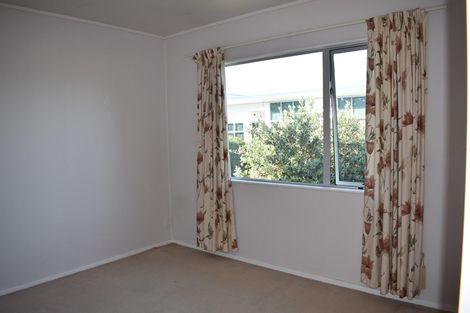 Photo of property in 2/20 Northcote Road, Takapuna, Auckland, 0622