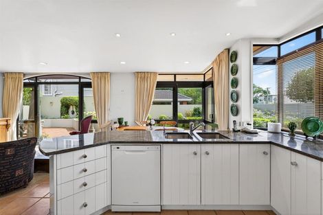 Photo of property in 12a Saltburn Road, Milford, Auckland, 0620