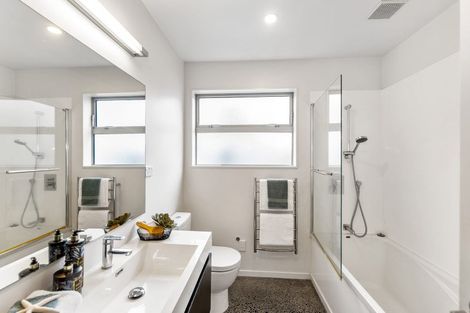 Photo of property in 2b Peachgrove Road, Te Atatu Peninsula, Auckland, 0610