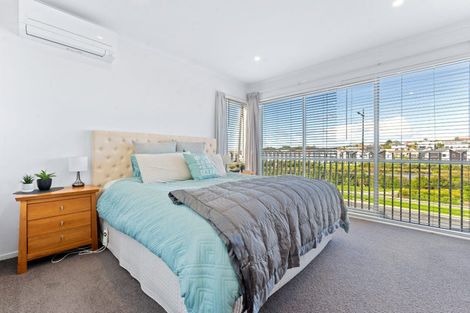 Photo of property in 28 Owen Chapman Drive, Red Beach, 0932