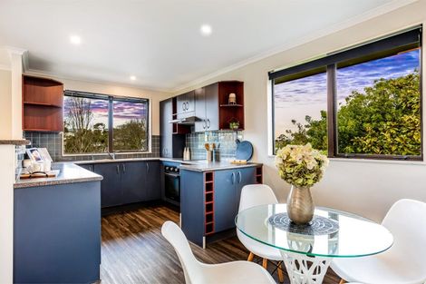 Photo of property in 2/4 Elizabeth Drive, West Harbour, Auckland, 0618