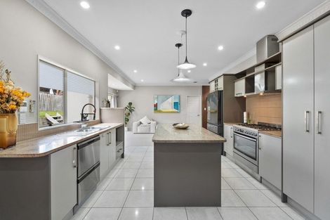 Photo of property in 8 Cuthill Close, Albany, Auckland, 0632