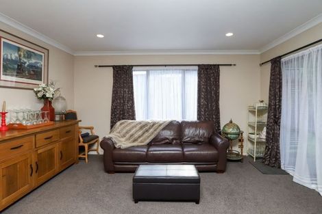 Photo of property in 9 Hollinger Place, Nawton, Hamilton, 3200
