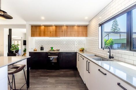 Photo of property in 36 Hollis Road, Paraparaumu Beach, Paraparaumu, 5032