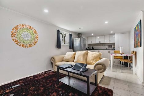 Photo of property in 10 Bishop Street, Green Bay, Auckland, 0604