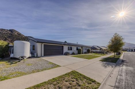 Photo of property in 4 Kingfisher Crescent, Albert Town, Wanaka, 9305