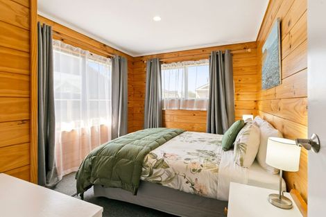 Photo of property in 104 Apu Crescent, Lyall Bay, Wellington, 6022