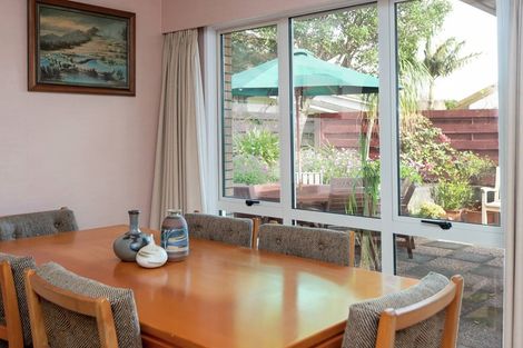 Photo of property in 21 Tupaki Place, Pakuranga Heights, Auckland, 2010