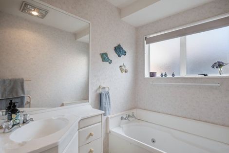 Photo of property in 25f3- Lane Street, Wallaceville, Upper Hutt, 5018