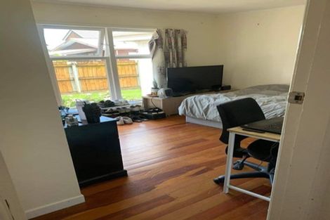 Photo of property in 15 Karamu Street, Te Atatu Peninsula, Auckland, 0610