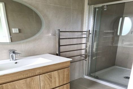 Photo of property in 2/28 Ludlow Terrace, Totara Vale, Auckland, 0627
