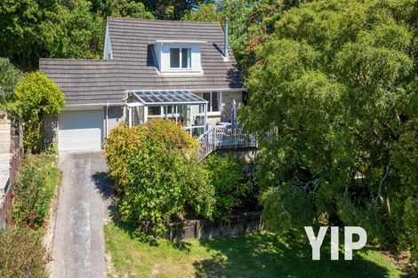 Photo of property in 74 Newlands Road, Newlands, Wellington, 6037