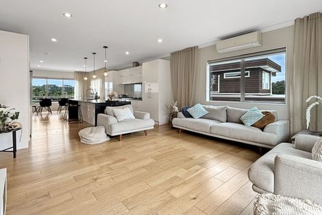 Photo of property in 49 South Kensington Way, Henderson, Auckland, 0612