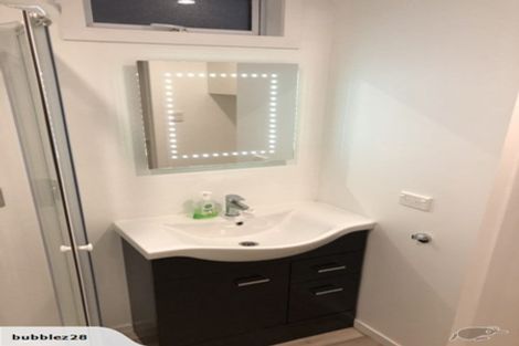 Photo of property in 5 Ngatoa Place, Glenfield, Auckland, 0629