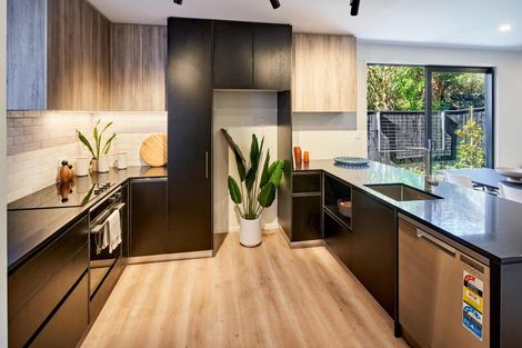 Photo of property in 17 Ara Toutouwai, Karori, Wellington, 6012