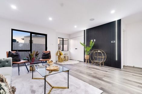 Photo of property in 2/7 Gambare Place, Wattle Downs, Auckland, 2103