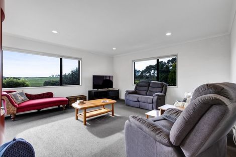 Photo of property in 3 Larlin Heights, Hawera, 4675