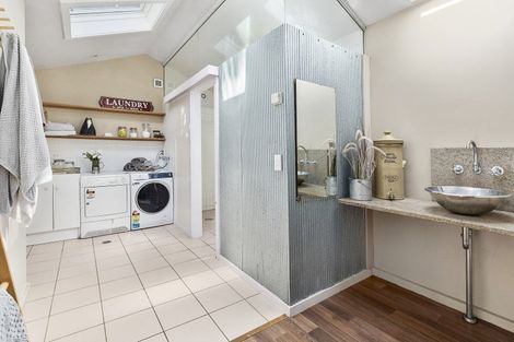 Photo of property in 77 Holloway Road, Aro Valley, Wellington, 6021