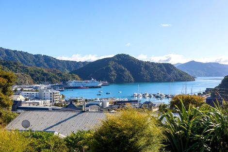 Photo of property in 8 Taranaki Street, Picton, 7220
