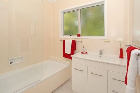 Photo of property in 17 Statesman Street, Henderson, Auckland, 0612