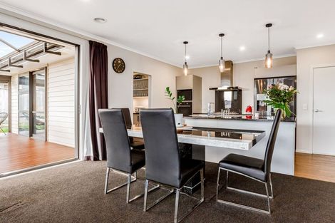 Photo of property in 5 Waitaria Terrace, Aotea, Porirua, 5024