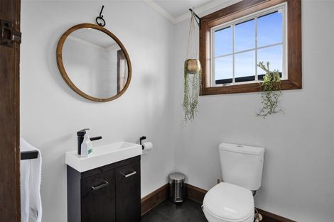 Photo of property in 206 Henwood Road, Paraite, New Plymouth, 4372