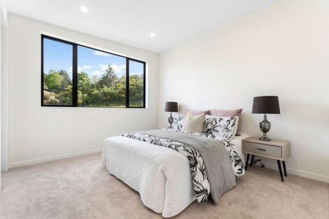Photo of property in 16 Mcmenamin Place, Fairview Heights, Auckland, 0632