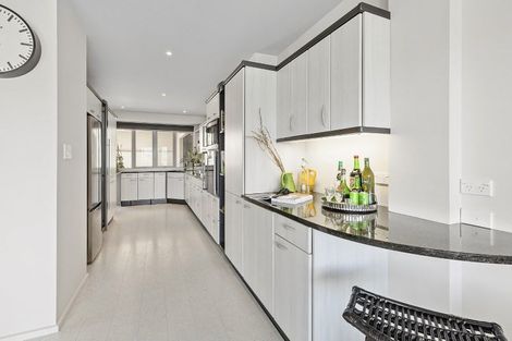 Photo of property in Beauport Apartments, 30u2 The Crescent, Roseneath, Wellington, 6011