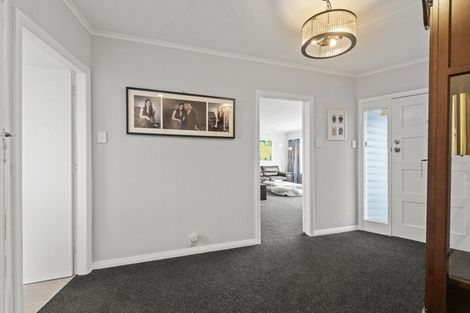 Photo of property in 2 Piper Place, Roslyn, Palmerston North, 4414