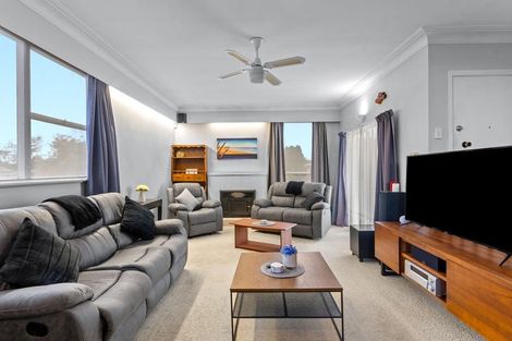 Photo of property in 34 Blakeborough Drive, Forrest Hill, Auckland, 0620