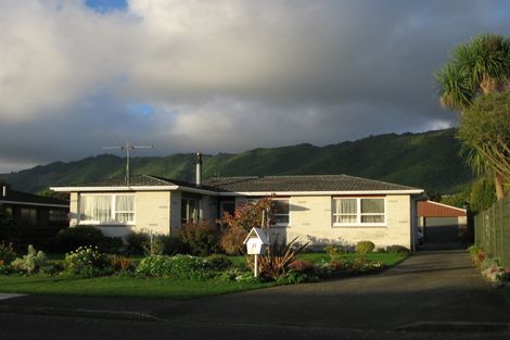 Photo of property in 11 Oriwa Street, Waikanae, 5036