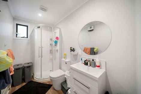 Photo of property in 29b Glanmire Road, Newlands, Wellington, 6037