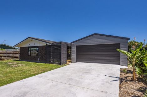 Photo of property in 4 Graham Grove, Waikanae, 5036