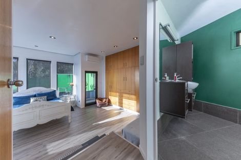 Photo of property in 73 Piha Road, Piha, New Lynn, 0772