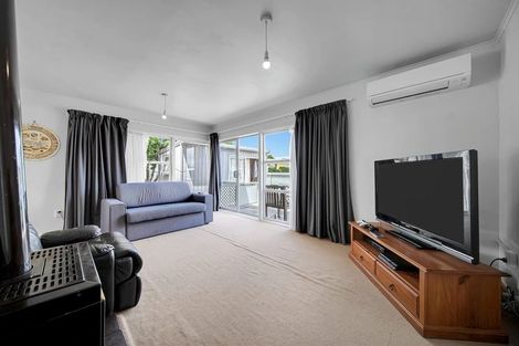 Photo of property in 23 Kemble Close, Mangere, Auckland, 2022