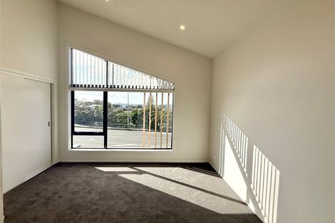 Photo of property in 3/506 Glenfield Road, Bayview, Auckland, 0629
