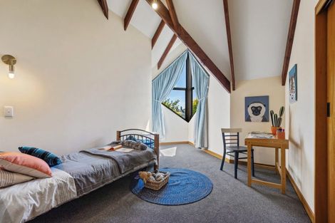 Photo of property in 17 Hind Place, Hokowhitu, Palmerston North, 4410