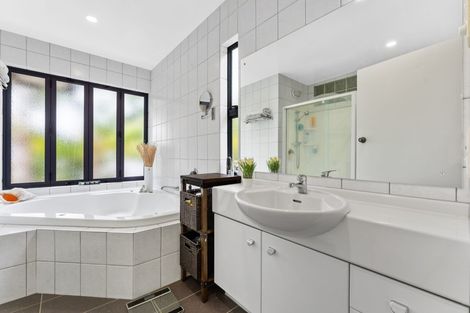 Photo of property in 46 Hinemoa Street, Birkenhead, Auckland, 0626
