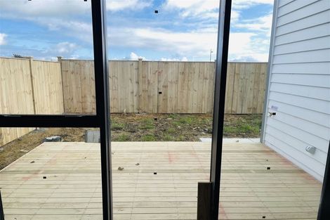 Photo of property in 12 Woven Place, Karaka, 2113