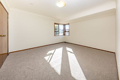 Photo of property in 16 Voltaire Court, Botany Downs, Auckland, 2010