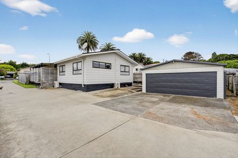 Photo of property in 17 Mellsop Avenue, Waiuku, 2123