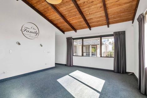 Photo of property in 66 Karina Road, Merrilands, New Plymouth, 4312